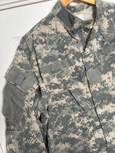 Charger l'image dans la galerie, Surplus US Army ACU Combat Uniform Jacket -Size Medium-Short - The Militaria Shop