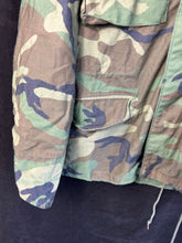 Lade das Bild in den Galerie-Viewer, Genuine US M65 Woodland Camouflage Field Jacket - Small Regular - The Militaria Shop