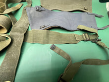 Lade das Bild in den Galerie-Viewer, Original Large Group of British Army 37 Pattern Mixed Webbing - The Militaria Shop