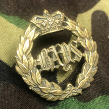 Load image into Gallery viewer, Original Pre-WW1 British Army 2nd Dragoon Guards (Queen's Bays) Cap Badge - The Militaria Shop