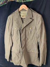 Lade das Bild in den Galerie-Viewer, Original WW2 US Army Class A Dress Jacket 1941 - Private Ryan Prop - 39" Long - The Militaria Shop