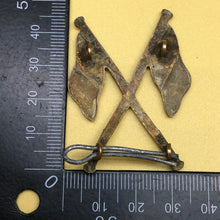 Load image into Gallery viewer, Original WW2 British Army Brass Signallers Flag Sleeve Badge - The Militaria Shop