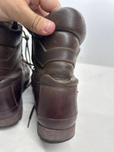 Lade das Bild in den Galerie-Viewer, British Army Surplus Brown Leather Combat Boots - Altberg - Size UK 9 M - The Militaria Shop