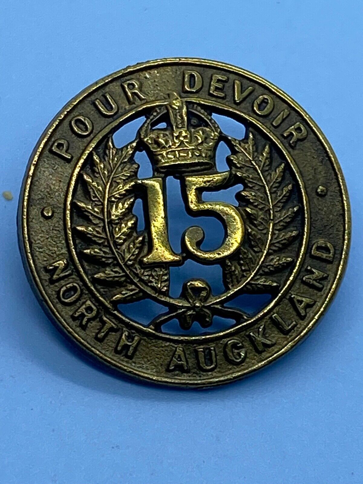 Original New Zealand Rifle 15th North Auckland Cap Badge - Gaunt Maker Marked - The Militaria Shop