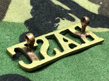 Lade das Bild in den Galerie-Viewer, Original WW2 British Army Brass Shoulder Title - RASC Army Service Corps - The Militaria Shop