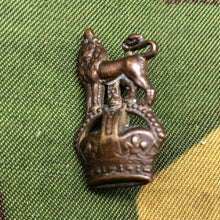 Load image into Gallery viewer, Original WW1 British Army Collar Badge - Royal First Devon - The Militaria Shop