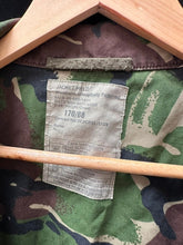 Charger l'image dans la galerie, Genuine British Army DPM Camouflaged Combat Field Jacket - Size 170/88 - The Militaria Shop