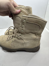 Lade das Bild in den Galerie-Viewer, British Army Surplus Brown Leather Combat Boots - Size UK 9.5 W - The Militaria Shop