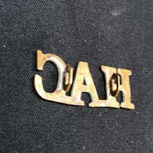 Load image into Gallery viewer, Original WW1/WW2 British Army HAC Hounarable Artillery Company Shoulder Title - The Militaria Shop
