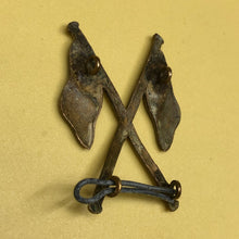 Load image into Gallery viewer, Original WW2 British Army Brass Signallers Flag Sleeve Badge - The Militaria Shop