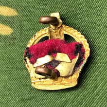 Lade das Bild in den Galerie-Viewer, Original WW1/WW2 British Army Rank Crown - The Militaria Shop