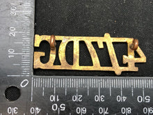 Load image into Gallery viewer, Original WW2 British Army Brass Shoulder Title - 4th 7th Dragoon Guards - The Militaria Shop