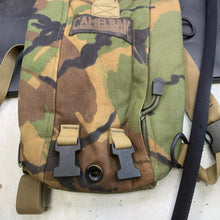 Charger l'image dans la galerie, Genuine British Army DPM Camouflaged Individual Hydration System - The Militaria Shop