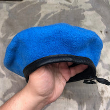 Lade das Bild in den Galerie-Viewer, Genuine British Army Forces Beret - UN United Nations - Size 53 - The Militaria Shop