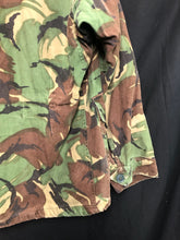 Charger l'image dans la galerie, Genuine British Army 68 Pattern DPM Camouflaged Combat Smock - 39" Chest Size 2 - The Militaria Shop