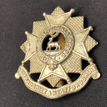 Charger l'image dans la galerie, Original WW1 / WW2 British Army Bedfordshire & Hertfordshire Regiment Cap Badge - The Militaria Shop