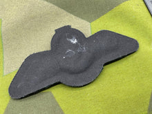 Charger l'image dans la galerie, Canadian Air Force Pilots Badge with Gold Maple Leaf Centre - The Militaria Shop