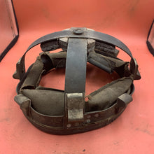 Charger l'image dans la galerie, Original WW2 British Army Mk2 Brodie Helmet Liner X Pad & Screw - 7 - 1939 Dated - The Militaria Shop