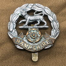 Load image into Gallery viewer, Original WW2 British Army Hampshire Regiment Cap Badge - The Militaria Shop