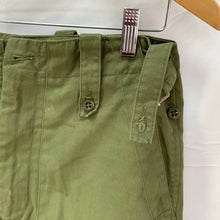 Charger l'image dans la galerie, Genuine British Army Surplus Lightweight Men's Shorts - Size 80cm Waist - The Militaria Shop