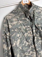 Charger l'image dans la galerie, Surplus US Army ACU Combat Uniform Jacket-Medium Regular - The Militaria Shop