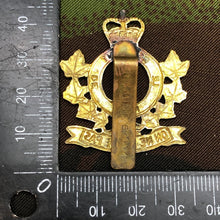 Load image into Gallery viewer, Genuine Canadian Army Brass Cap Badge - Régiment de Hull - The Militaria Shop