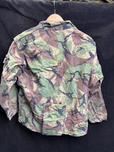 Charger l'image dans la galerie, Surplus British Army 68 Pattern DPM Camouflaged Smock Combat 36in Chest - The Militaria Shop