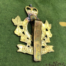 Load image into Gallery viewer, Genuine Canadian Army Brass Cap Badge - Régiment de Hull - The Militaria Shop