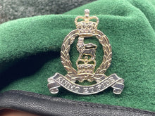 Lade das Bild in den Galerie-Viewer, Original British Army Adjutant Generals Corps Beret with Badge - The Militaria Shop