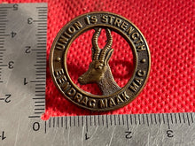 Lade das Bild in den Galerie-Viewer, Original WW2 South African Army Side Cap / Collar Badge - The Militaria Shop