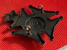 Charger l'image dans la galerie, Original Victorian Crown British Army The Kings Royal Rifle Corps Cap Badge - The Militaria Shop