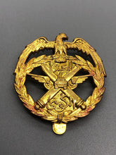 Charger l'image dans la galerie, Vintage Kuwait Army Cap Badge - The Militaria Shop