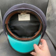 Lade das Bild in den Galerie-Viewer, British Army Peaked Cap - Royal Artillery - Size 58cm - The Militaria Shop