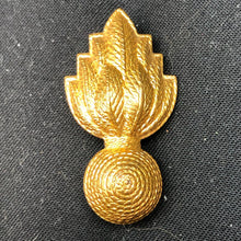 Lade das Bild in den Galerie-Viewer, Genuine British Army Cap Badge - Royal Engineers - The Militaria Shop