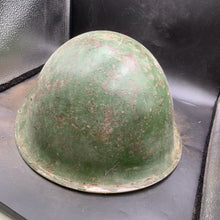 Lade das Bild in den Galerie-Viewer, Original WW2 British/Canadian Army Mk3 Turtle Combat Helmet - The Militaria Shop