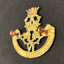Charger l'image dans la galerie, Original British Army WW1 / WW2 Princess Louise Dragoon Guards Cap Badge - The Militaria Shop