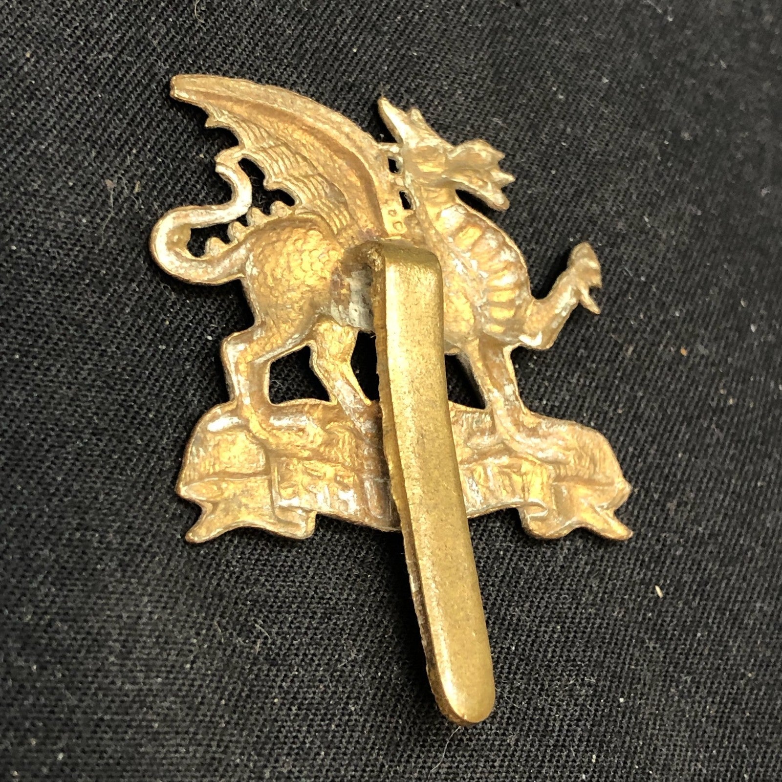 Genuine WW2 British Army Brass Cap Badge - Buffs (Royal East Kent Regiment) - The Militaria Shop