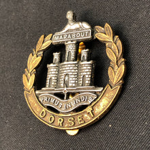Load image into Gallery viewer, Original British Army WW1 / WW2 The Dorset Regiment Cap Badge - The Militaria Shop
