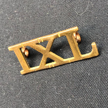 Lade das Bild in den Galerie-Viewer, Original WW1 British Army Brass Shoulder Title - 9th Lancers IXL Regiment - The Militaria Shop