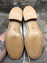 Load image into Gallery viewer, Genuine British Army Women's White Summer Shoes - WW2 Pattern - Size UK 5.5 L - The Militaria Shop