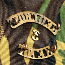 Load image into Gallery viewer, Original WW1 British Army Red Cross Shoulder Title - Kent - The Militaria Shop