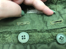 Lade das Bild in den Galerie-Viewer, Original Korean War Era British Army Middle Parka Detatchable Hood - Size Large - The Militaria Shop