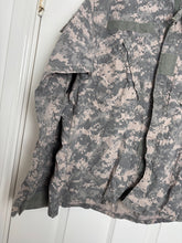 Charger l'image dans la galerie, Surplus US Army ACU Combat Uniform Jacket -Size Large-Short - The Militaria Shop