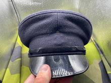 Lade das Bild in den Galerie-Viewer, Original British Army Peaked Cap with EIIR Buttons - Size 57cm - The Militaria Shop