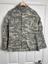 Charger l'image dans la galerie, Surplus US Army ACU Combat Uniform Jacket-Small Regular - The Militaria Shop