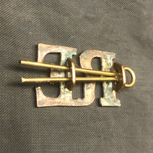 Load image into Gallery viewer, Original WW1 British Army Royal Engineers RE Brass Shoulder Title - The Militaria Shop