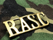 Lade das Bild in den Galerie-Viewer, Original WW2 British Army Brass Shoulder Title - RASC Army Service Corps - The Militaria Shop