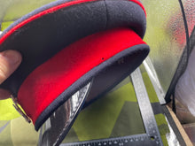 Lade das Bild in den Galerie-Viewer, Original British Army - REME Cap & Badge - Size 58cm - The Militaria Shop