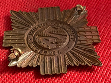 Lade das Bild in den Galerie-Viewer, Victorian British Army 74th Highland Light Infantry Cap / Glengarry Badge - The Militaria Shop