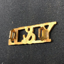 Load image into Gallery viewer, Original WW1 British Army Brass Shoulder Title - York & Lancaster Regiment - The Militaria Shop